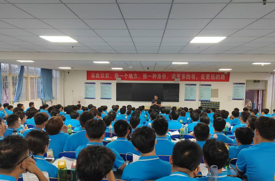 海利爾名譽(yù)董事長(zhǎng)走進(jìn)海星訓(xùn)練營(yíng)助力新員工成長(zhǎng)